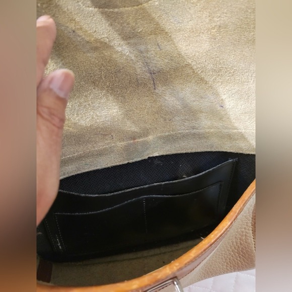 VTG 90s Dooney & Bourke Classic Cream & Tan Leather Crossbody Purse USA Made Y2K - Picture 5 of 10